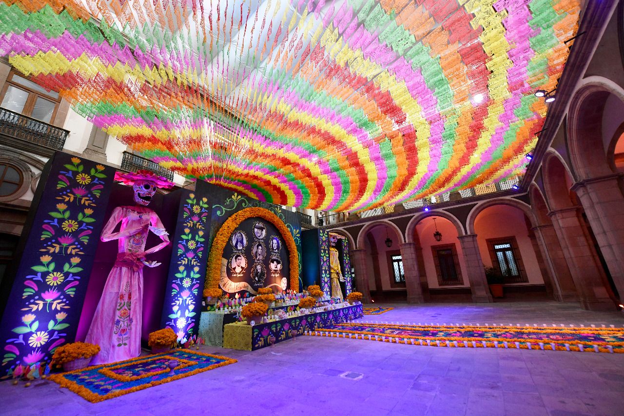 EXQUISITO Y MONUMENTAL ALTAR DE MUERTOS EN PALACIO DE GOBIERNO Cadena