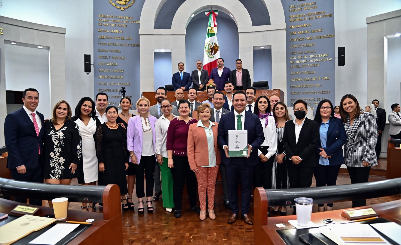 GOBIERNO ESTATAL ENTREGA SEGUNDO INFORME DE RESULTADOS AL CONGRESO