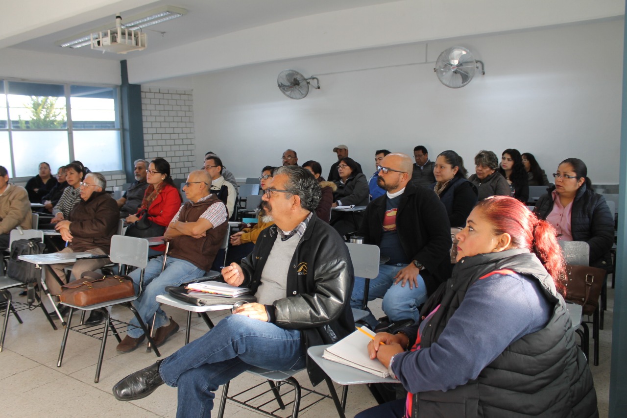 Imparten cursos de actualización a docentes y administrativos del Cobach