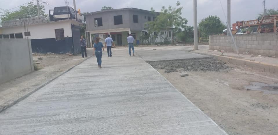 Por concluir las obras de concreto  hidráulico en las calles Jalisco y 1ro de mayo