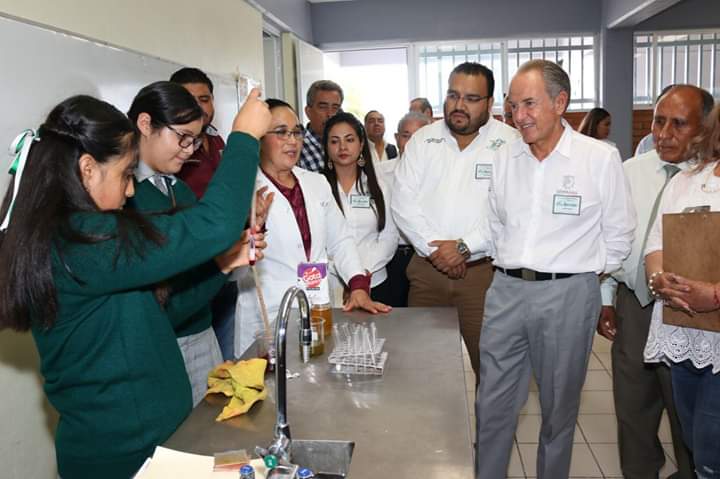 Gobernador entrega infraestructura en escuelas de Cárdenas.