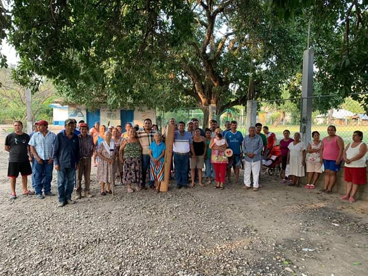 Alcalde de San Vicente entrega bomba sumergible a la comunidad de  Tantojon