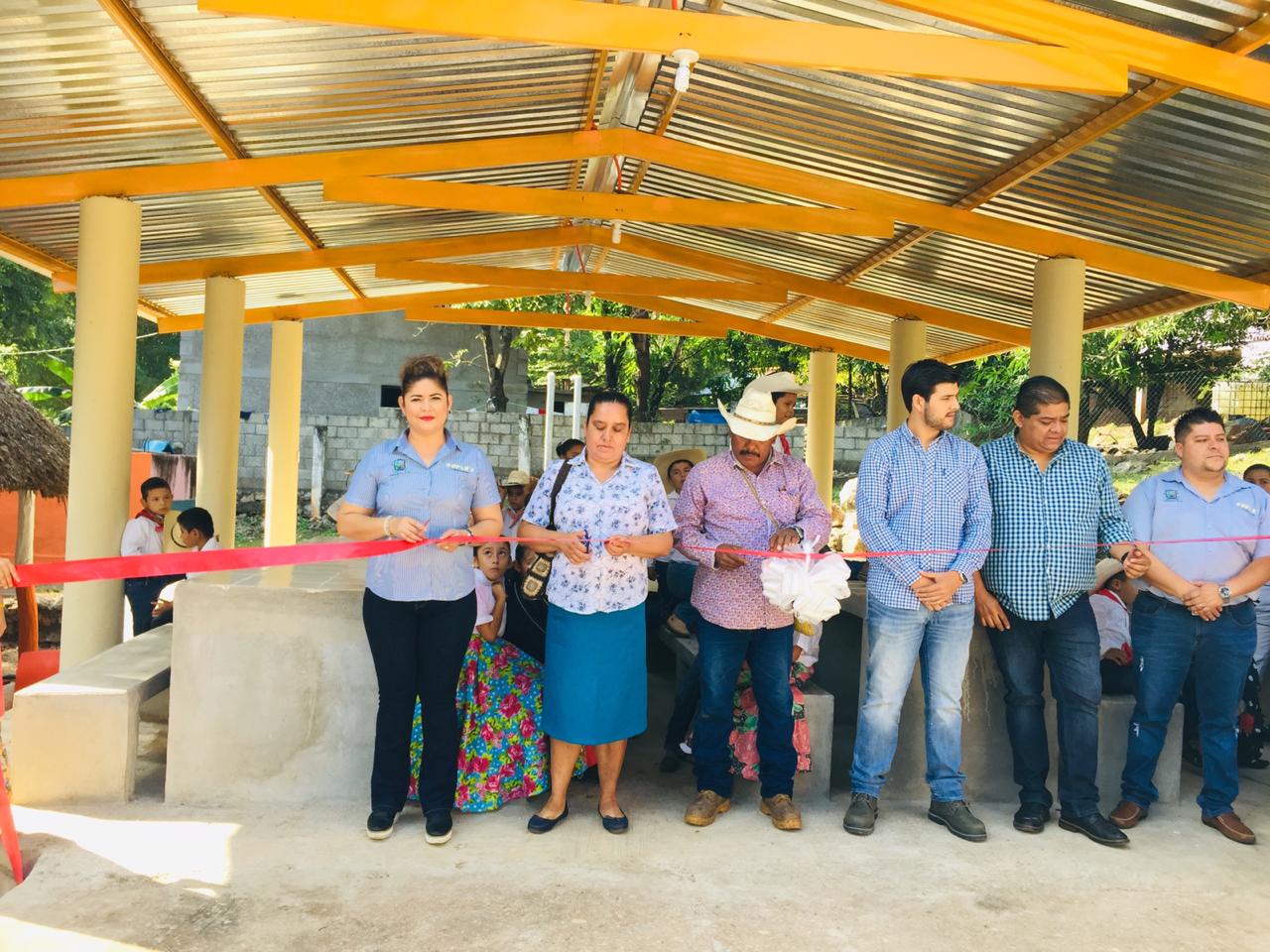 Inauguran comedores escolares en primaria de Santa Elena