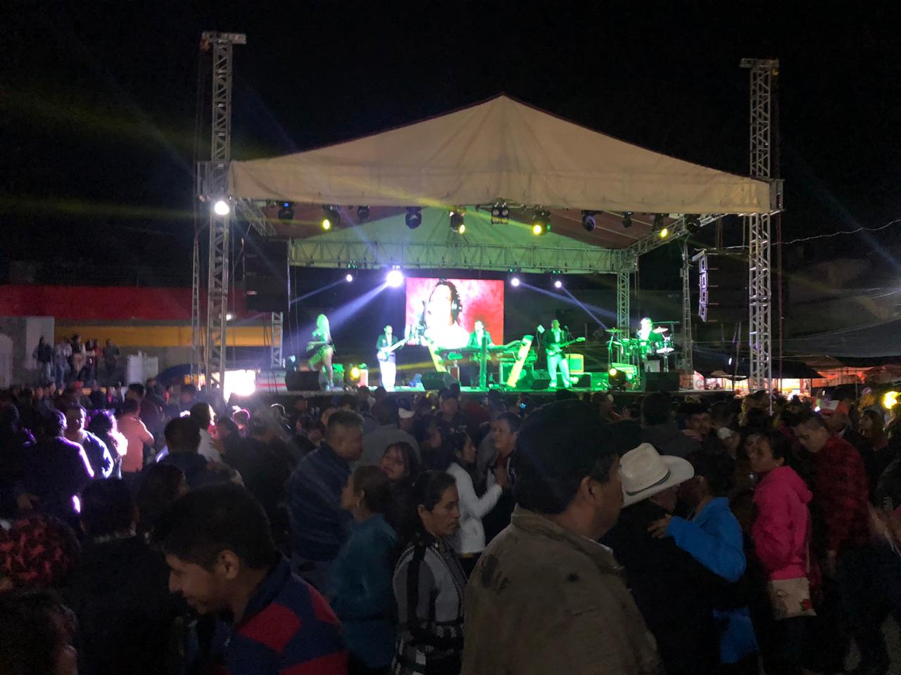 ASOMBROSA LA PRESENTACIÓN DE HUGO RUÍZ EN LA FERIA DE LA MANDARINA