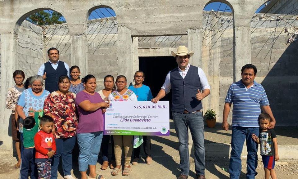 Dona AEC su salario de enero para avances de la construcción la capilla en Buenavista