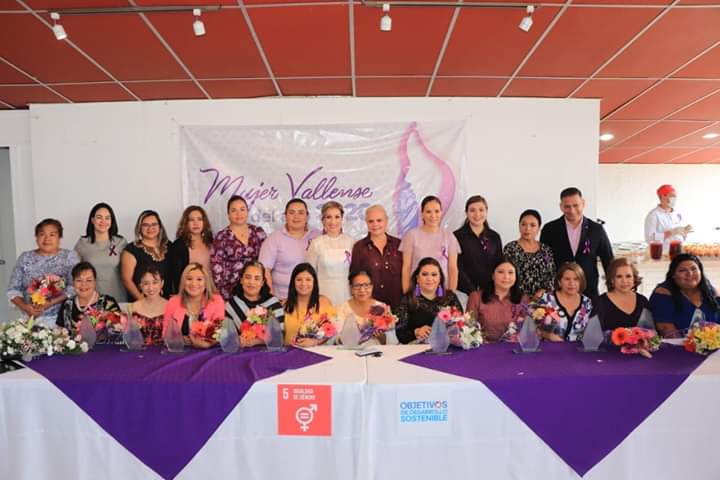 Ayuntamiento entrega premios “Mujer Vallense del año 2020”