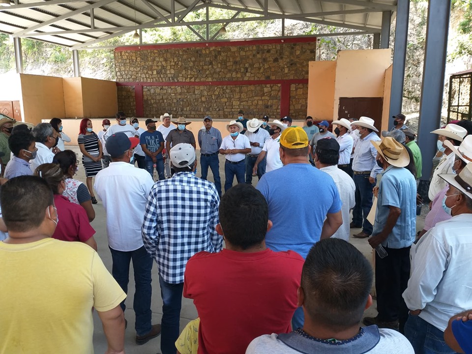 Mas de un centenar acudieron a brindarle el apoyo a Alejandro Bustos candidato a la dirigencia de ULPC en la Hincada