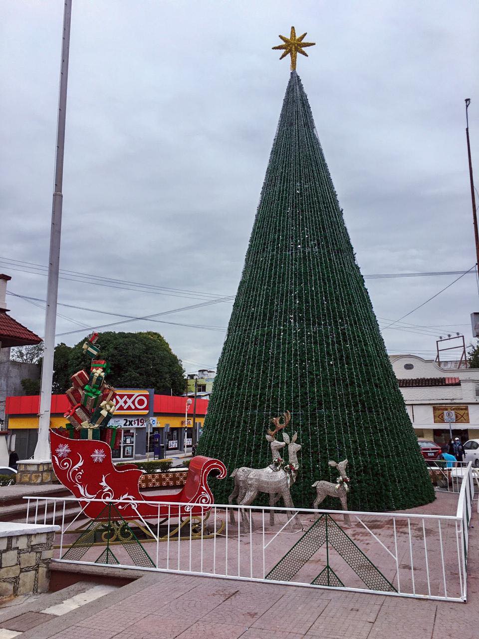 A través de redes sociales se transmitirá encendido de pino navideño en Valles