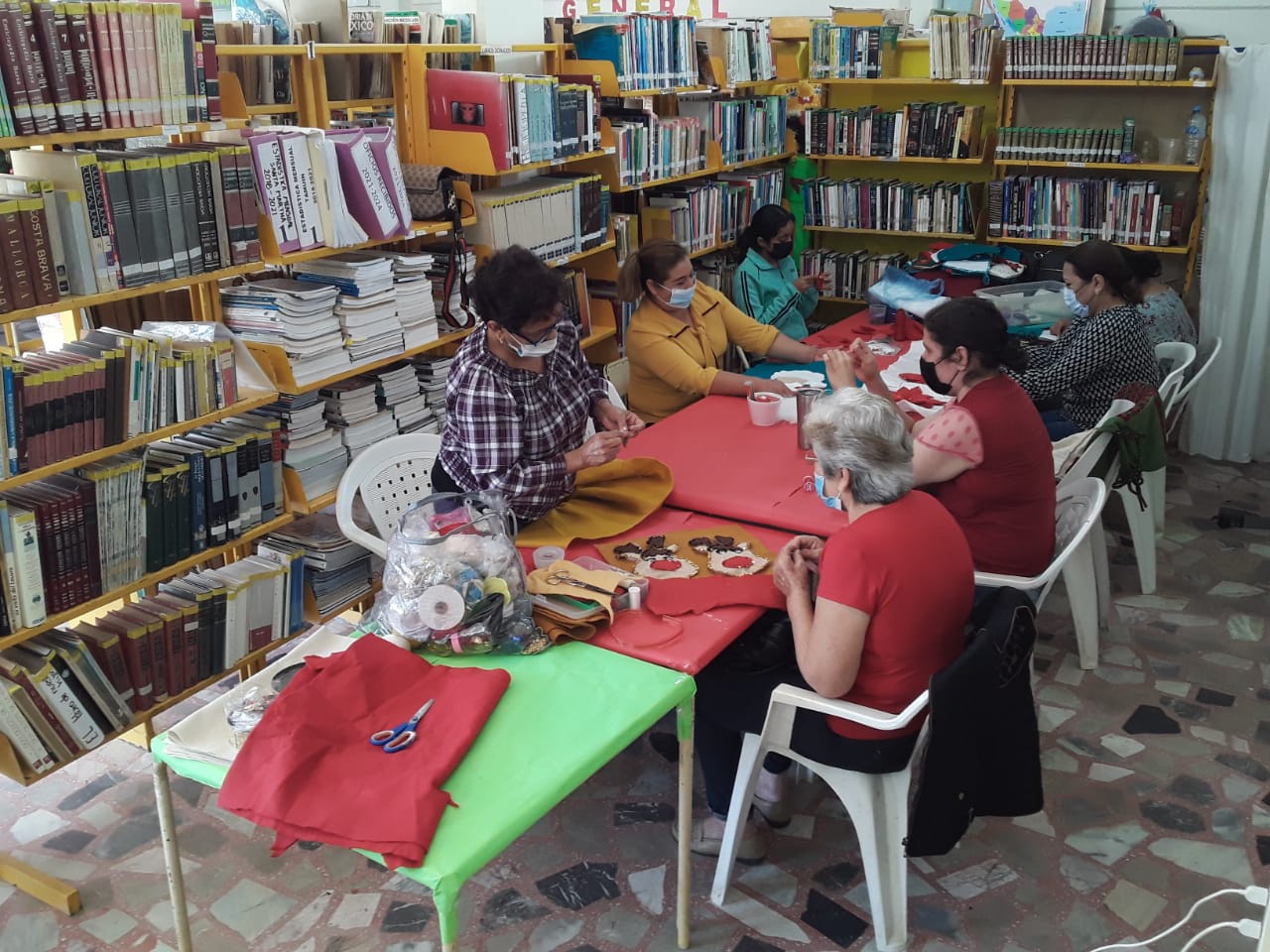 Alargaron curso de Fieltro para agregar elaboración de piñatas Alargaron curso de Fieltro para agregar elaboración de piñatas