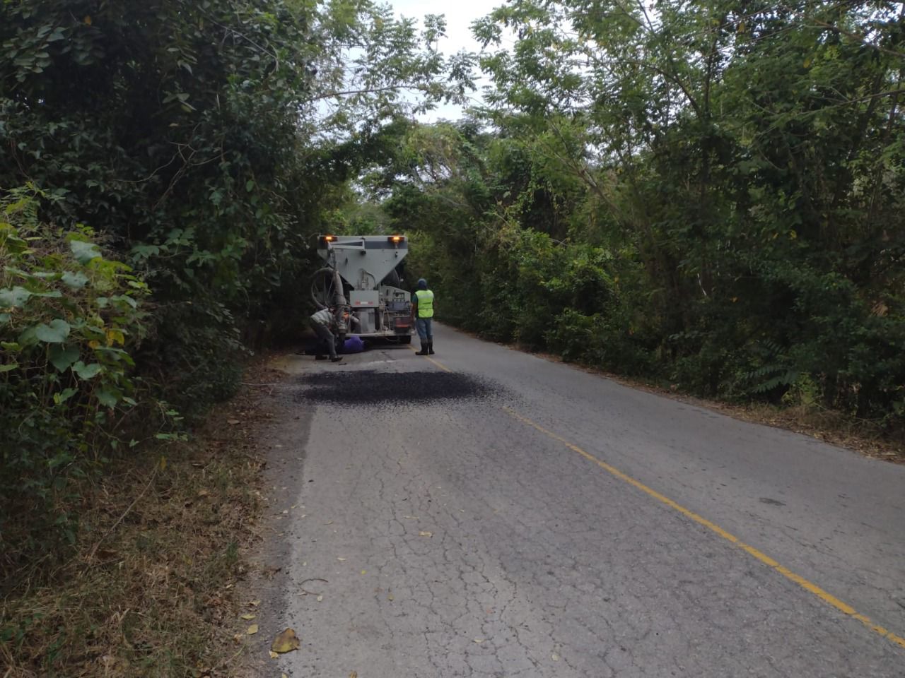 JUNTA ESTATAL DE CAMINOS REHABILITA CARRETERAS EN LA HUASTECA