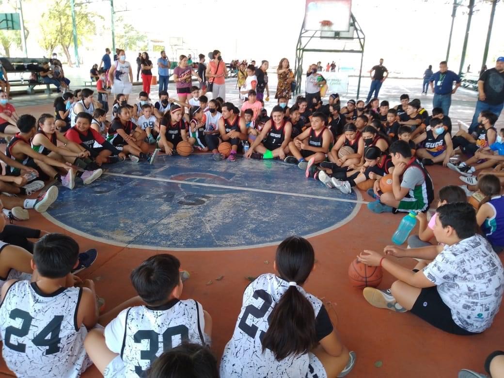 UN ÉXITO LA CLÍNICA Y CONVIVENCIA DE BÁSQUETBOL DE OMAR QUINTERO PEREDA EN CIUDAD VALLES