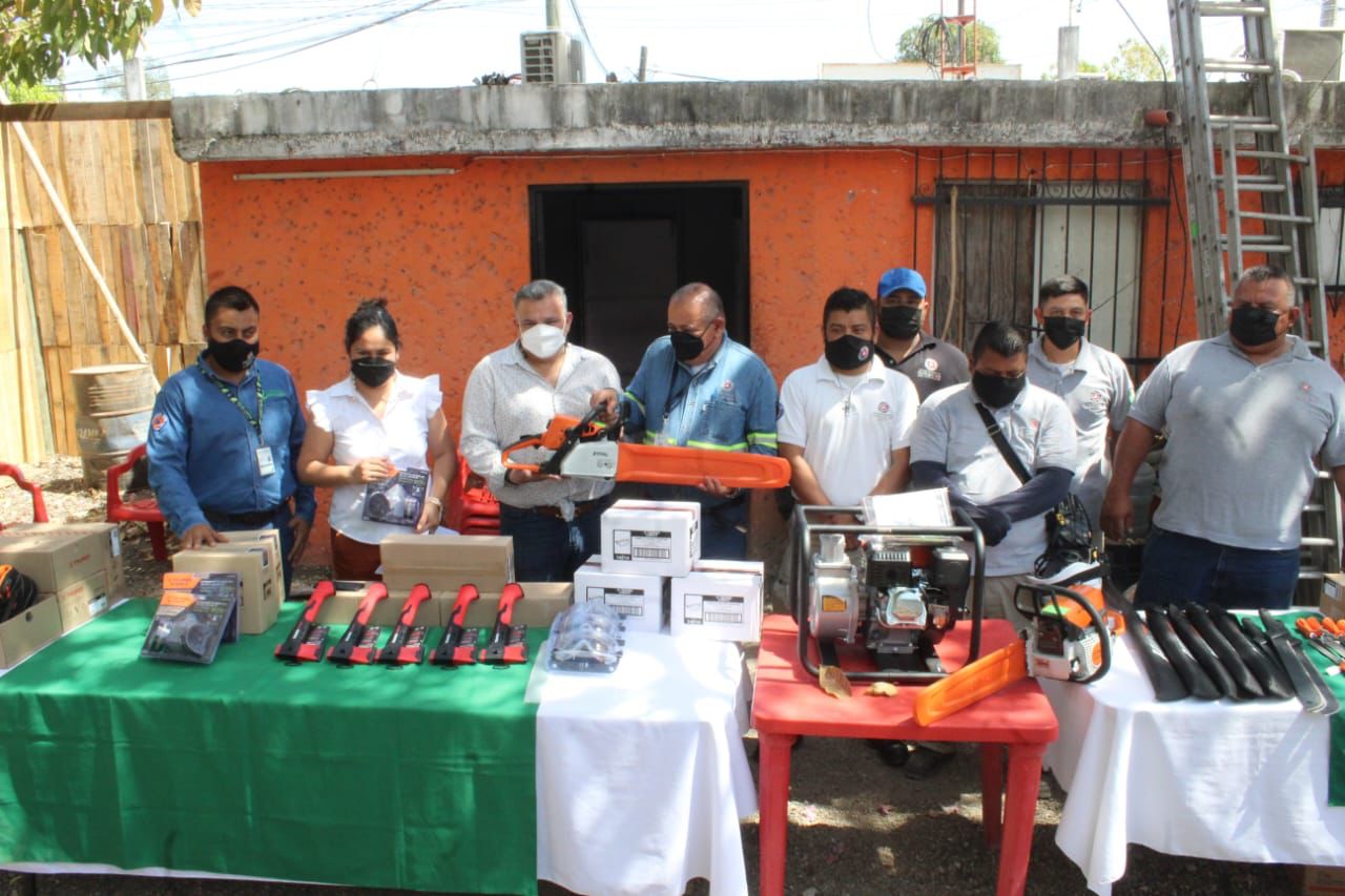 ALCALDE DE CIUDAD VALLES ENTREGÓ EQUIPO A PROTECCIÓN CIVIL ALCALDE DE CIUDAD VALLES ENTREGÓ EQUIPO A PROTECCIÓN CIVIL