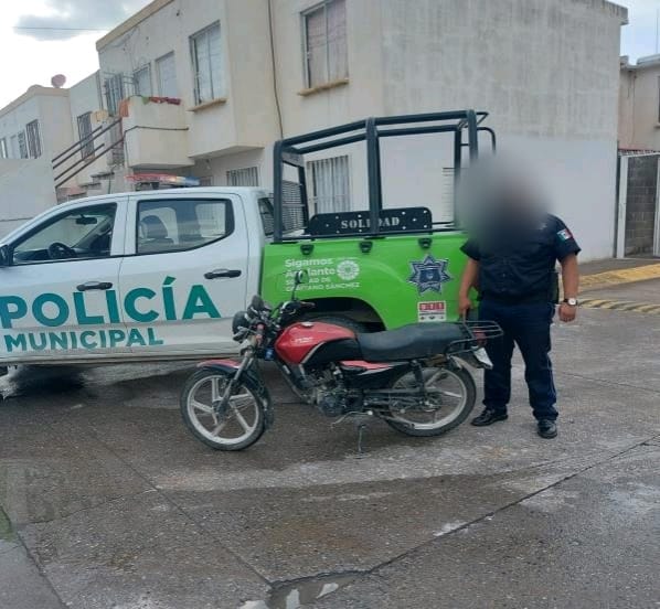 OFICIALES DE SEGURIDAD PÚBLICA DE SOLEDAD ASEGURARON UNA MOTOCICLETA CON REPORTE DE ROBO