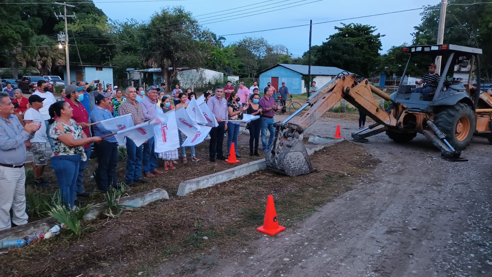 Agitando banderas comenzó la obra de construcción de multideportivo en Antiguo Tamuín