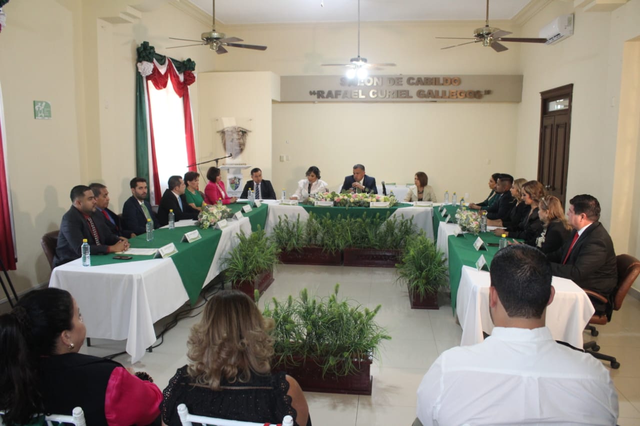 EN SESIÓN SOLEMNE PRESENTÓ ALCALDE PRIMER INFORME DE GOBIERNO AL CABILDO