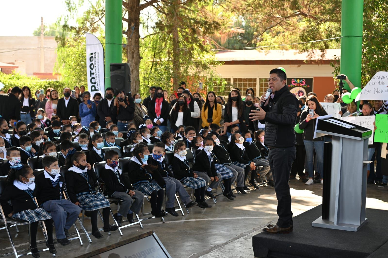 ENTREGA RICARDO GALLARDO ESCUELA MÁRTIRES DE LA REVOLUCIÓN EN BENEFICIO DE LA NIÑEZ DE ZARAGOZA