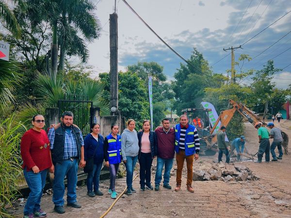 Inician rehabilitación de calle en Agua Buena con un recurso propio del municipio: Luis Alberto Abundis
