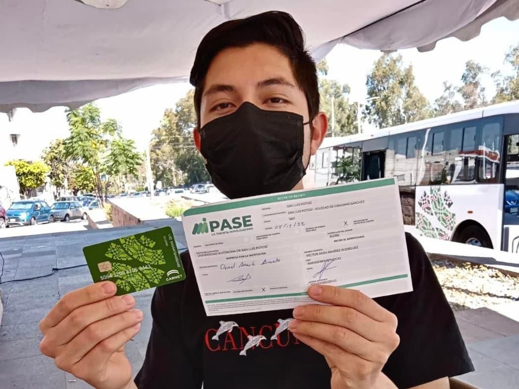 13 MIL ESTUDIANTES POTOSINOS RECIBIERON SU TARJETA DE TRANSPORTE GRATUITO “MI PASE” 13 MIL ESTUDIANTES POTOSINOS RECIBIERON SU TARJETA DE TRANSPORTE GRATUITO “MI PASE”