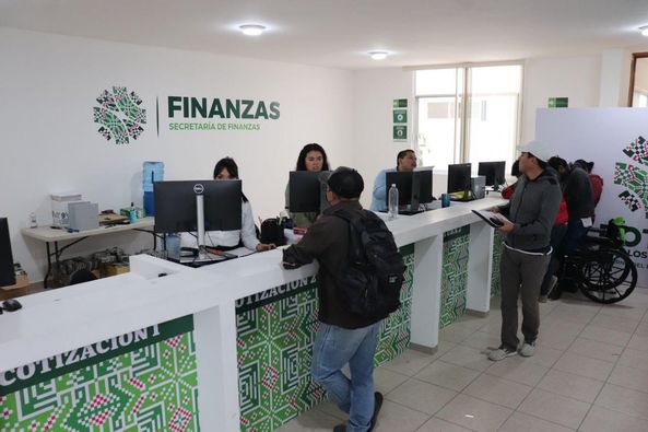 BRINDA ATENCIÓN FINANZAS EN MÓDULO DE LA FENAPO PARA CANJE DE PLACAS SIN PREVIA CITA