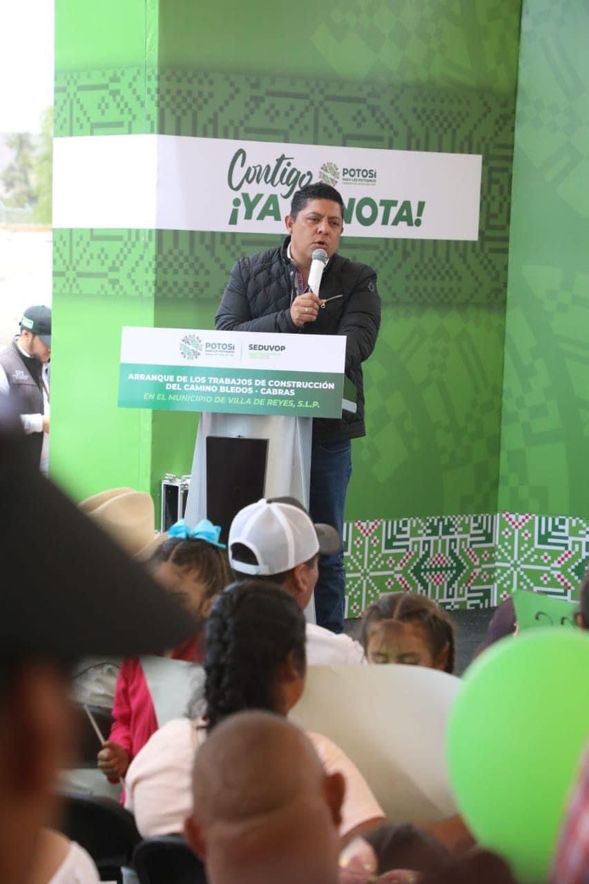 ARRANCA RICARDO GALLARDO PAVIMENTACIÓN DEL CAMINO BLEDOS-CABRAS EN VILLA DE REYES ARRANCA RICARDO GALLARDO PAVIMENTACIÓN DEL CAMINO BLEDOS-CABRAS EN VILLA DE REYES