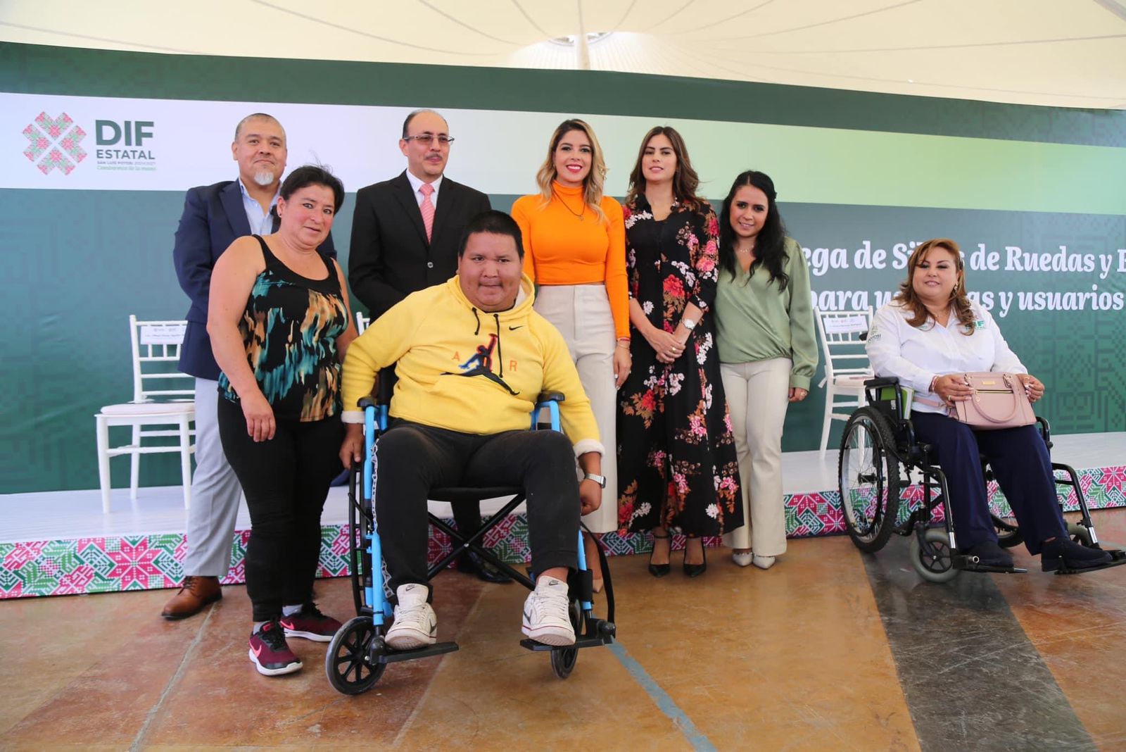 ENTREGA DIF ESTATAL, SILLAS DE RUEDAS, BICICLETAS Y DIVERSAS AYUDAS TÉCNICAS