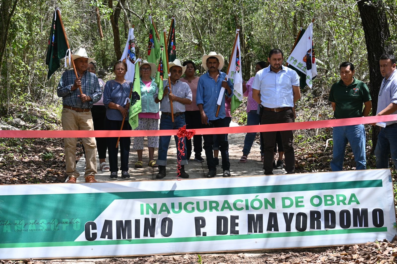 Ayuntamiento realiza construcción de rampa en Potrero de Mayordomo