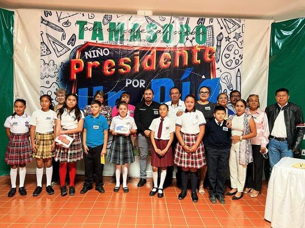 GISELA VERASTEGUI FUE ELECTA COMO NIÑA PRESIDENTA POR UN DÍA GISELA VERASTEGUI FUE ELECTA COMO NIÑA PRESIDENTA POR UN DÍA