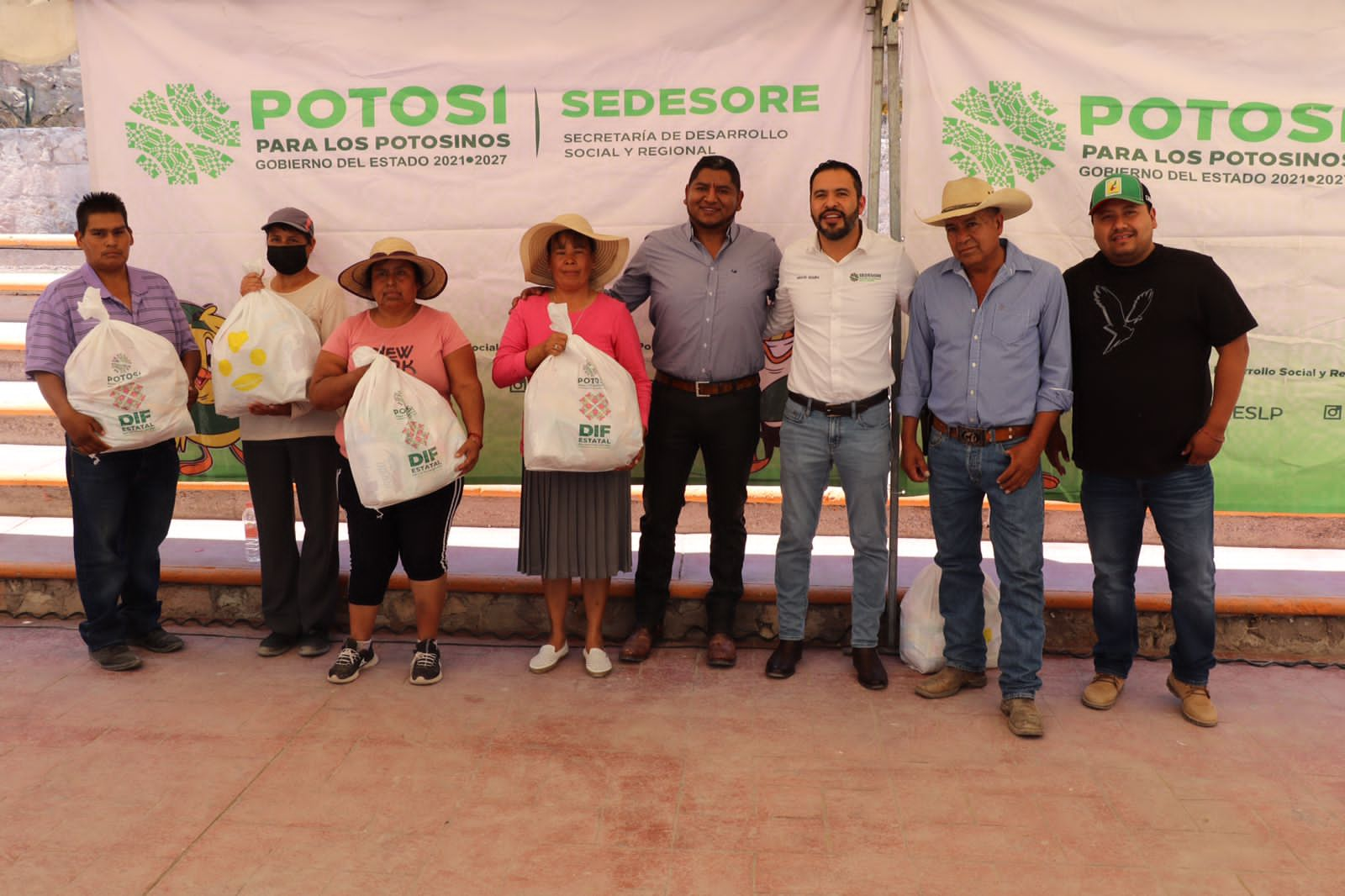 SUPERVISA IGNACIO SEGURA MORQUECHO ENTREGA DE BECAS ALIMENTARIAS EN ...