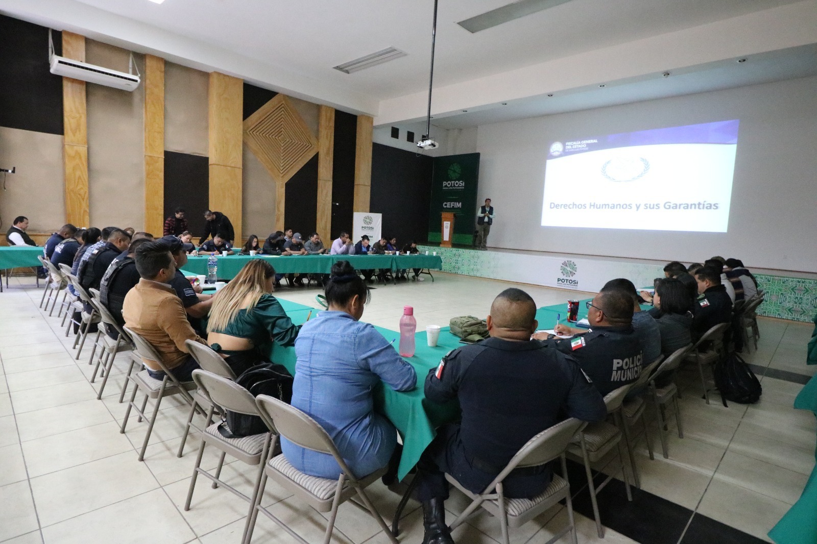 CAPACITAN FISCALÍA Y CEFIM A POLICÍAS MUNICIPALES EN TEMAS DE MIGRACIÓN, DDHH Y GRUPOS VULNERABLES CAPACITAN FISCALÍA Y CEFIM A POLICÍAS MUNICIPALES EN TEMAS DE MIGRACIÓN, DDHH Y GRUPOS VULNERABLES