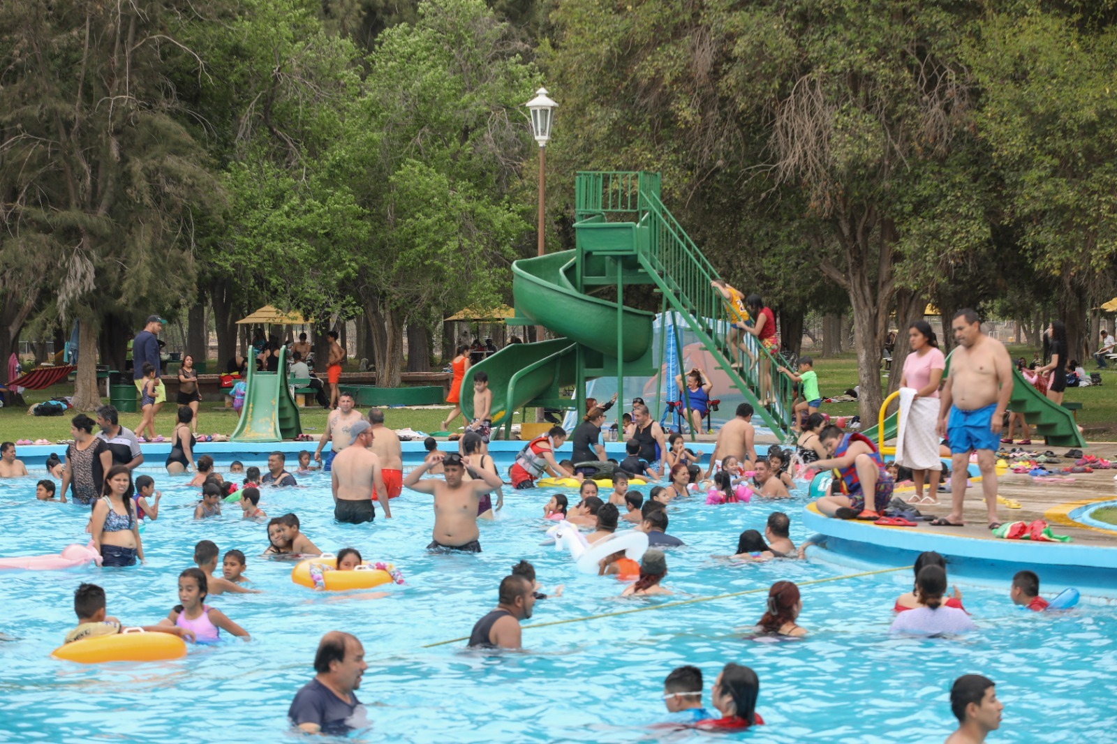 RECIBE CON ÉXITO REMODELADO BALNEARIO GOGORRÓN A MILES DE VISITANTES, LOCALES, NACIONALES Y EXTRANJEROS