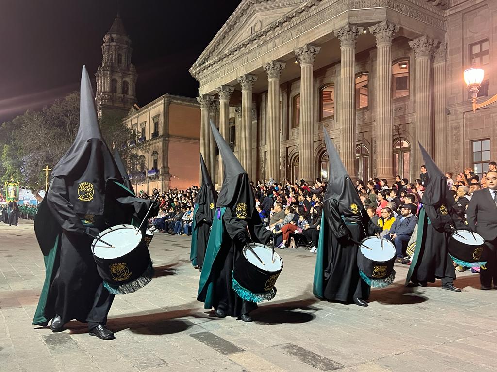 LA MAJESTUOSIDAD DE LA PROCESIÓN DEL SILENCIO DESLUMBRA EN SU 70 ANIVERSARIO LA MAJESTUOSIDAD DE LA PROCESIÓN DEL SILENCIO DESLUMBRA EN SU 70 ANIVERSARIO