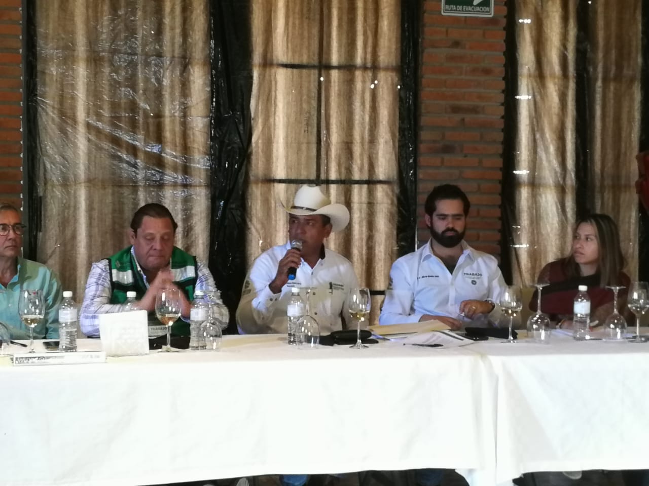 COORDINAN ESFUERZOS PARA MEJORAR CONDICIONES DE JORNALEROS AGRÍCOLAS COORDINAN ESFUERZOS PARA MEJORAR CONDICIONES DE JORNALEROS AGRÍCOLAS