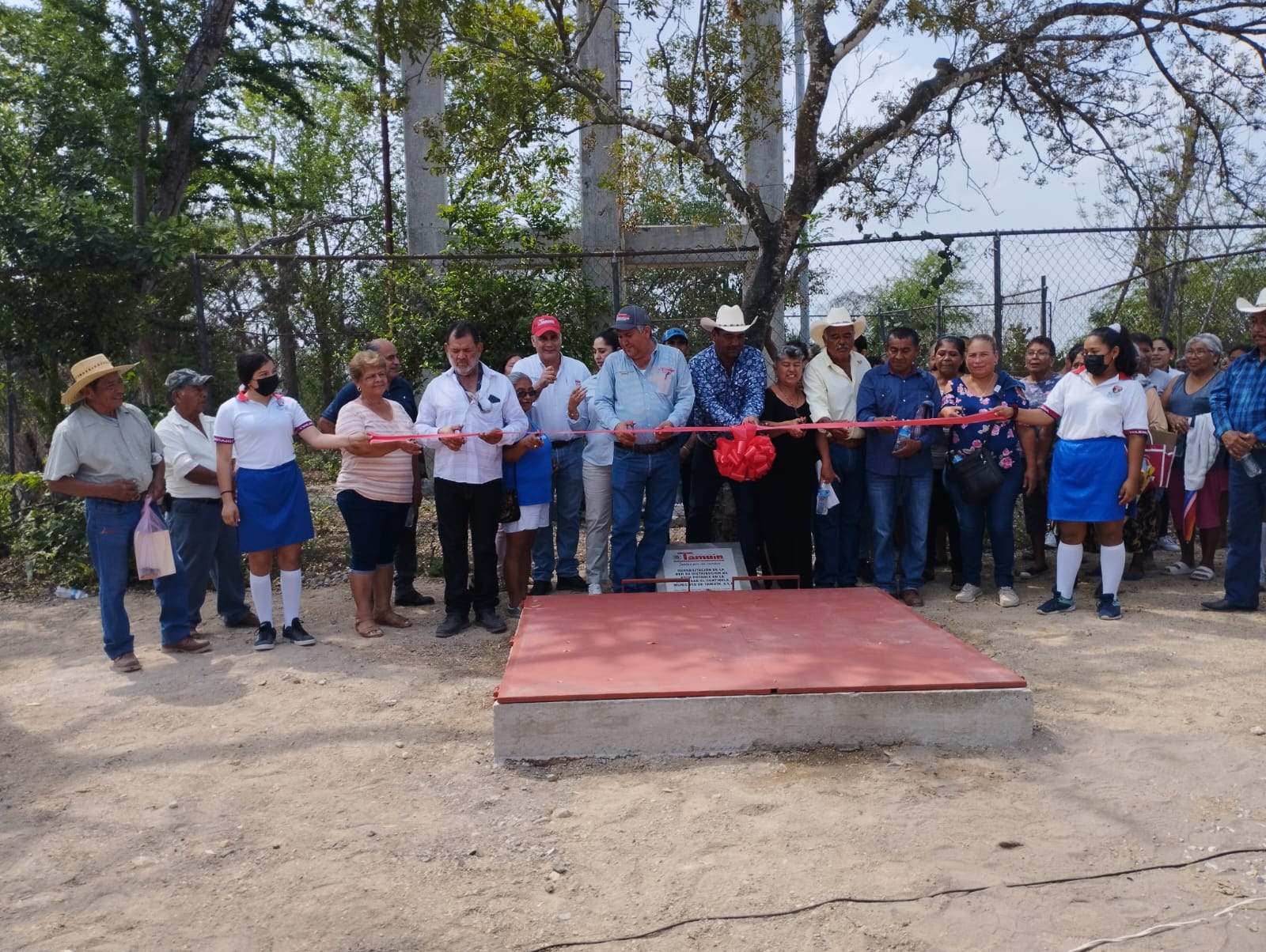 Después de 9 años, los pobladores de El Centinela ya tienen agua en sus hogares Después de 9 años, los pobladores de El Centinela ya tienen agua en sus hogares