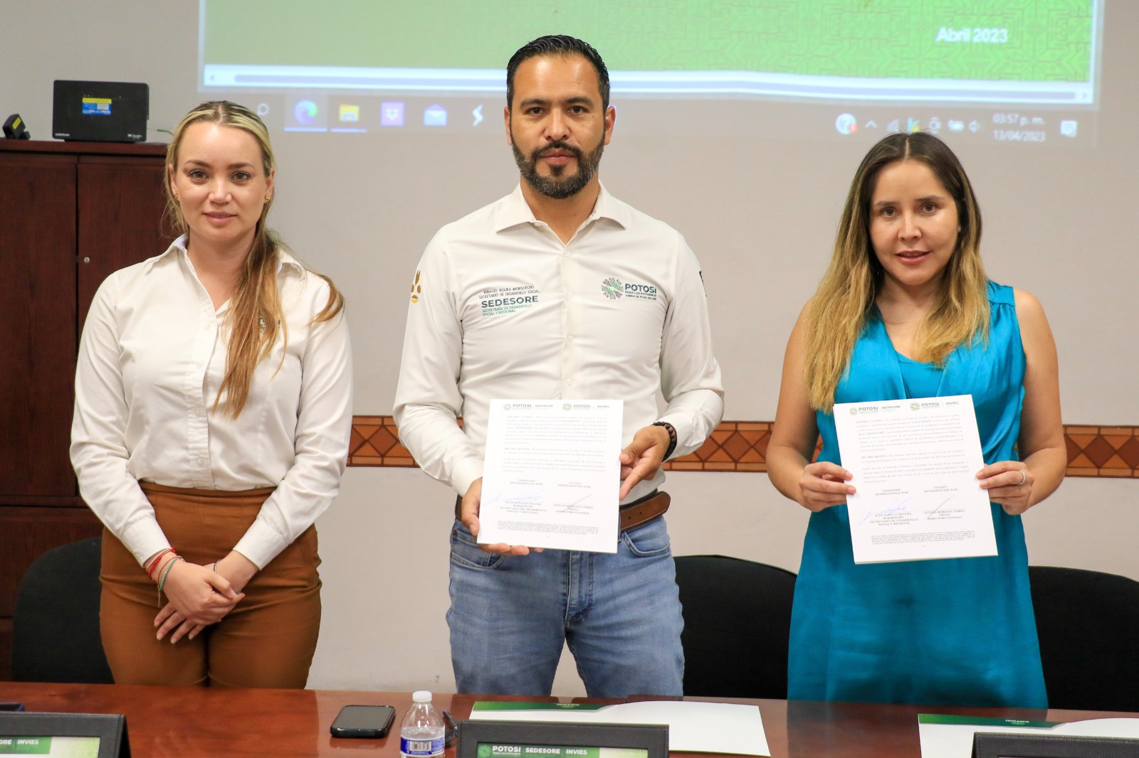 SEDESORE E INVIES FIRMAN CONVENIO A FAVOR DE VIVIENDAS DIGNAS SEDESORE E INVIES FIRMAN CONVENIO A FAVOR DE VIVIENDAS DIGNAS