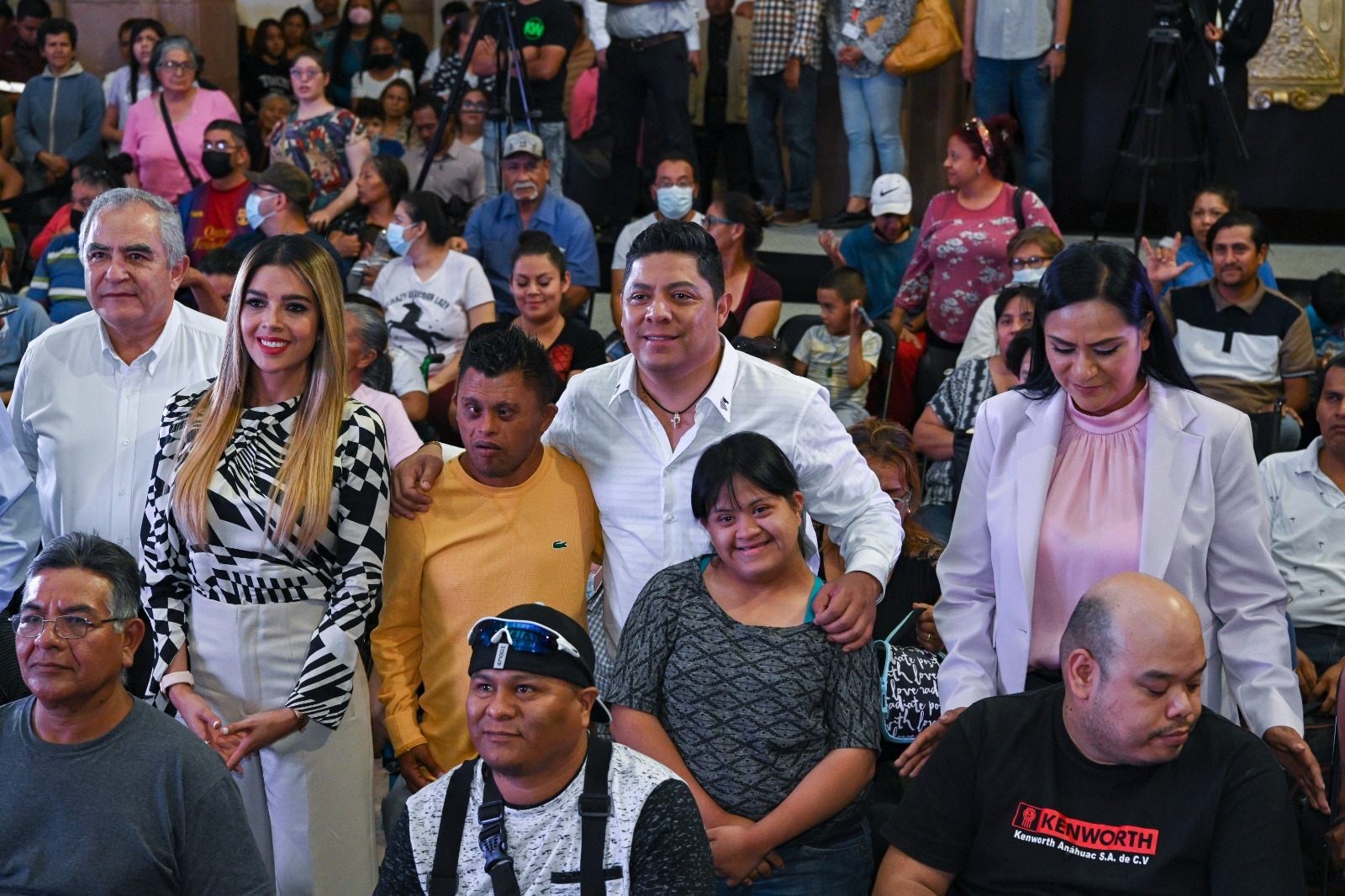 ESTÁN CAMBIANDO NUESTRAS VIDAS: PERSONAS CON DISCAPACIDAD ESTÁN CAMBIANDO NUESTRAS VIDAS: PERSONAS CON DISCAPACIDAD