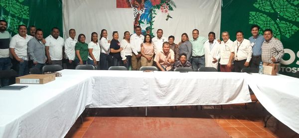 Profesores de la Sección 26 presentan prototipo de la clínica del ISSSTE al Ayuntamiento Profesores de la Sección 26 presentan prototipo de la clínica del ISSSTE al Ayuntamiento