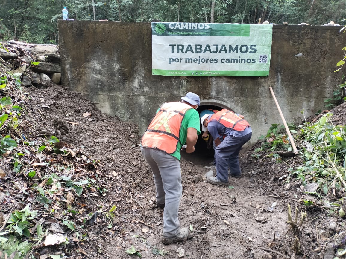 JEC REALIZA LIMPIEZA DE CRUCES SUBTERRÁNEOS DE AGUA Y CUNETAS JEC REALIZA LIMPIEZA DE CRUCES SUBTERRÁNEOS DE AGUA Y CUNETAS