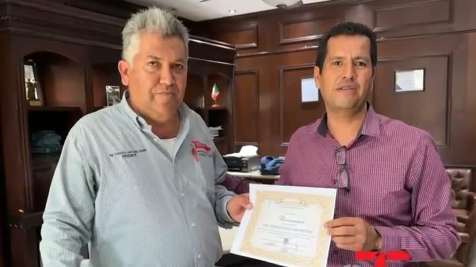 Presidente entrega material a la Biblioteca de la Primaria Rural Benito Juárez