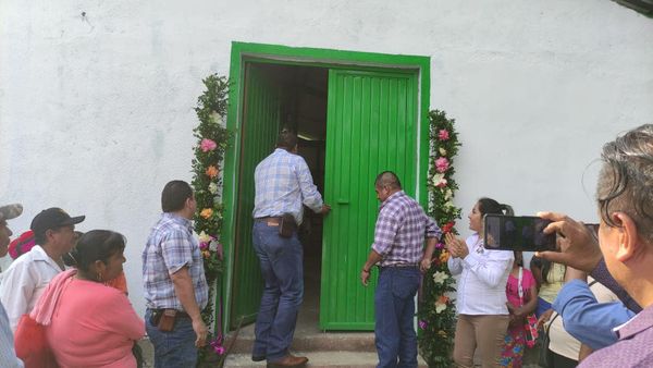 Temo Balderas entrega centro comunitario y diversos apoyos a la localidad de Manja