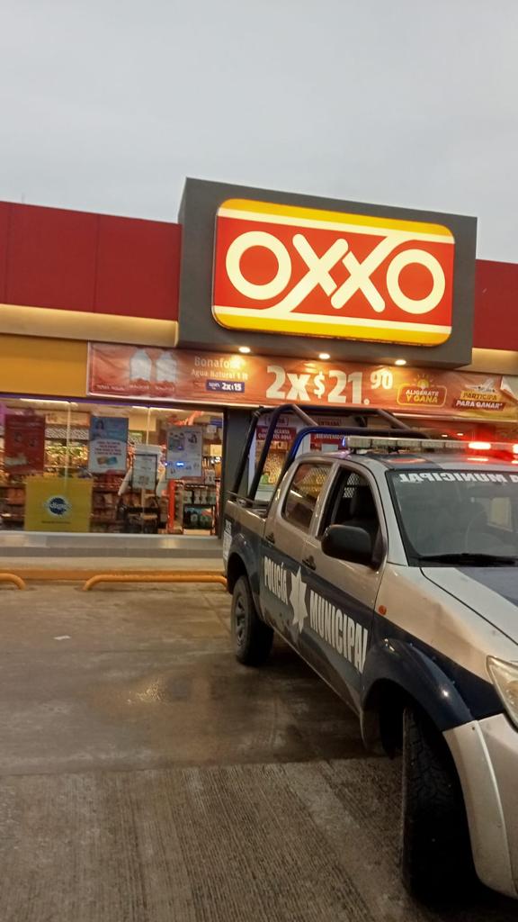 CONTINÚA POLICÍA MUNICIPAL CON VISITAS ALEATORIAS A COMERCIOS PARA PREVENIR DELITOS CONTINÚA POLICÍA MUNICIPAL CON VISITAS ALEATORIAS A COMERCIOS PARA PREVENIR DELITOS