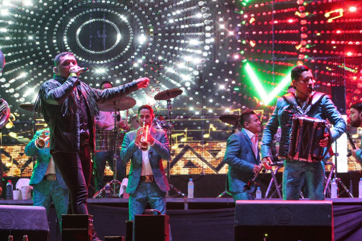 NI LA LLUVIA DETUVO A LOS FANS DE EDWIN LUNA Y LA TRAKALOSA DE MONTERREY EN FESTIVAL VIVE OXITIPA 2023 NI LA LLUVIA DETUVO A LOS FANS DE EDWIN LUNA Y LA TRAKALOSA DE MONTERREY EN FESTIVAL VIVE OXITIPA 2023