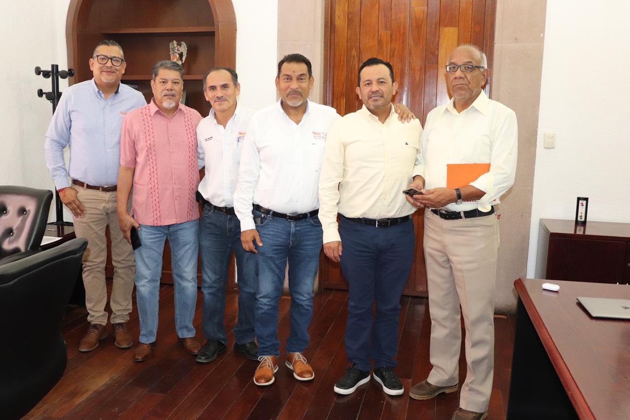 GOBIERNO ESTATAL ATIENDE A TRABAJADORES DE DISTINTOS SECTORES GOBIERNO ESTATAL ATIENDE A TRABAJADORES DE DISTINTOS SECTORES