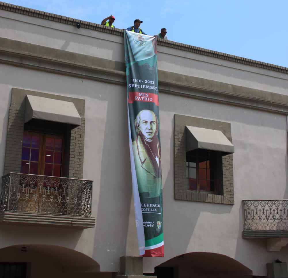 Comienza Decoración De Plaza Principal Y Glorietas Por Fiestas Patrias ...