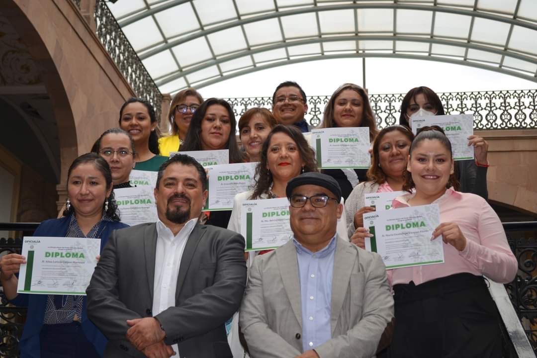 ESTADO DESPEGA EN ATENCIÓN CON FORMACIÓN DE SUS TRABAJADORES ESTADO DESPEGA EN ATENCIÓN CON FORMACIÓN DE SUS TRABAJADORES