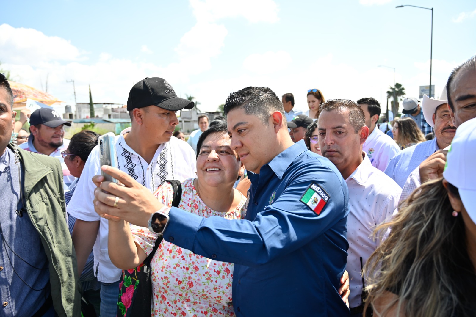 CON APOYO DE RICARDO GALLARDO SE TRANSFORMA LA IMAGEN DE CERRITOS: HABITANTES CON APOYO DE RICARDO GALLARDO SE TRANSFORMA LA IMAGEN DE CERRITOS: HABITANTES