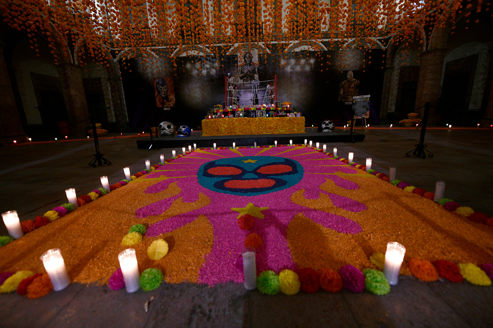 ALTAR DE MUERTOS EN PALACIO DE GOBIERNO, HONRA A LA LUCHA LIBRE