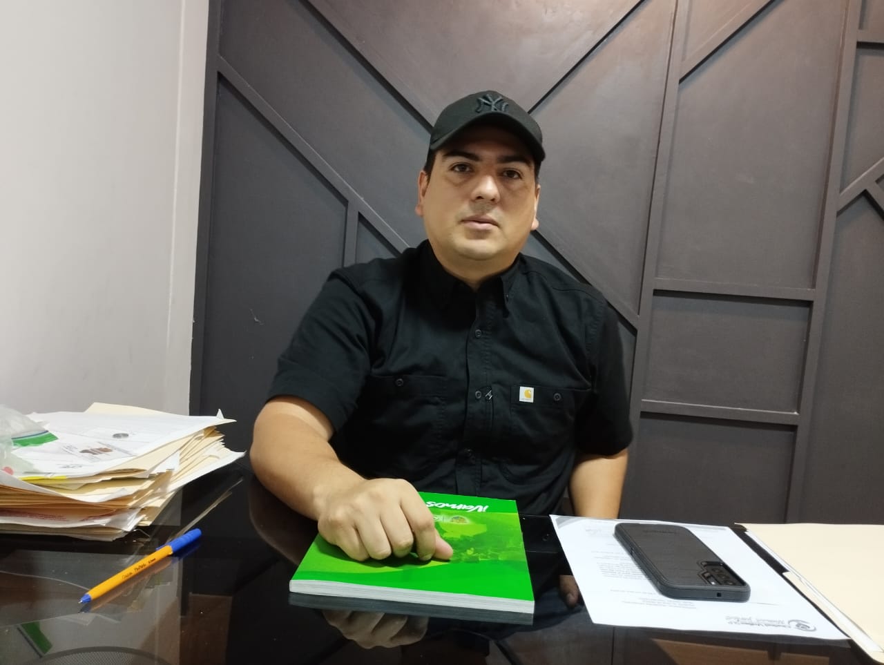 Ciudadanos hacen mal uso de los contenedores de basura en la zona centro Ciudadanos hacen mal uso de los contenedores de basura en la zona centro
