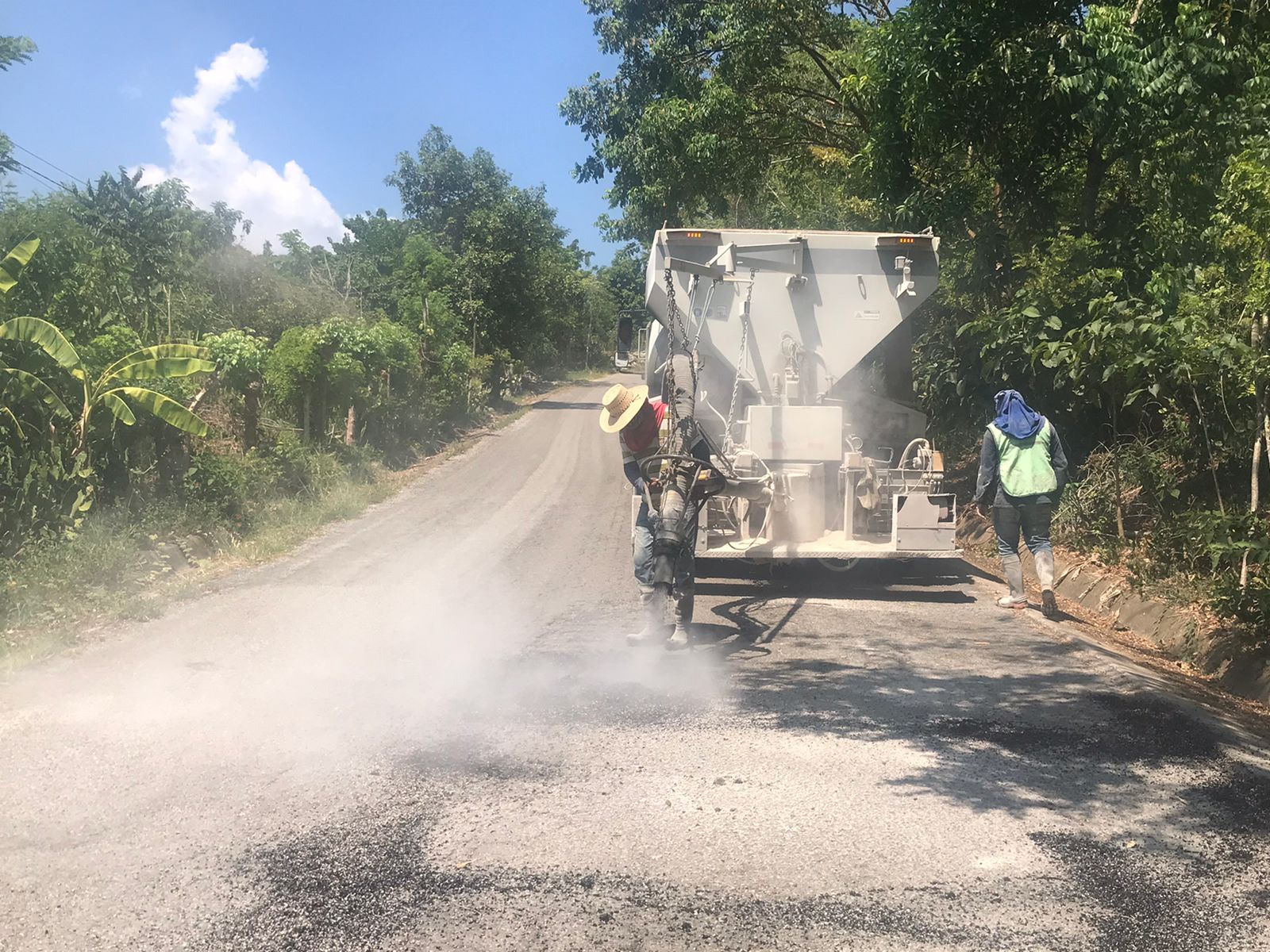 EN SEPTIEMBRE, ESTADO ATENDIÓ CAMINOS DE 26 MUNICIPIOS EN SEPTIEMBRE, ESTADO ATENDIÓ CAMINOS DE 26 MUNICIPIOS