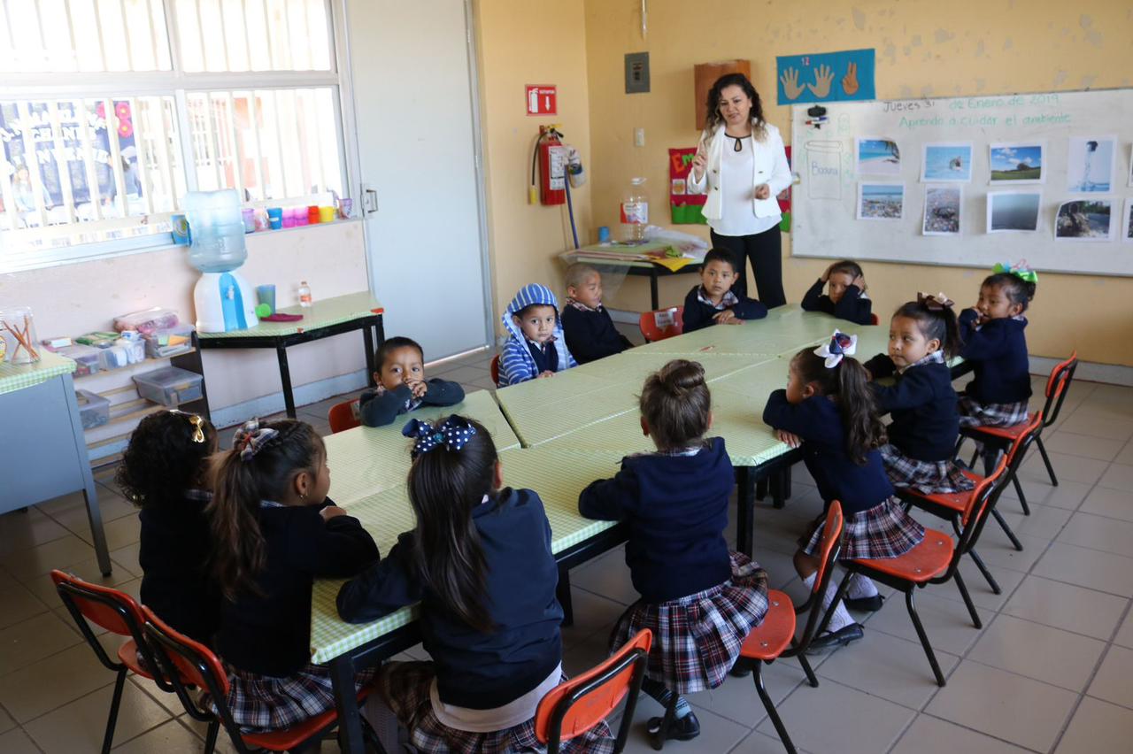 GOBIERNO ESTATAL RECONOCE LA LABOR DE LOS DOCENTES GOBIERNO ESTATAL RECONOCE LA LABOR DE LOS DOCENTES