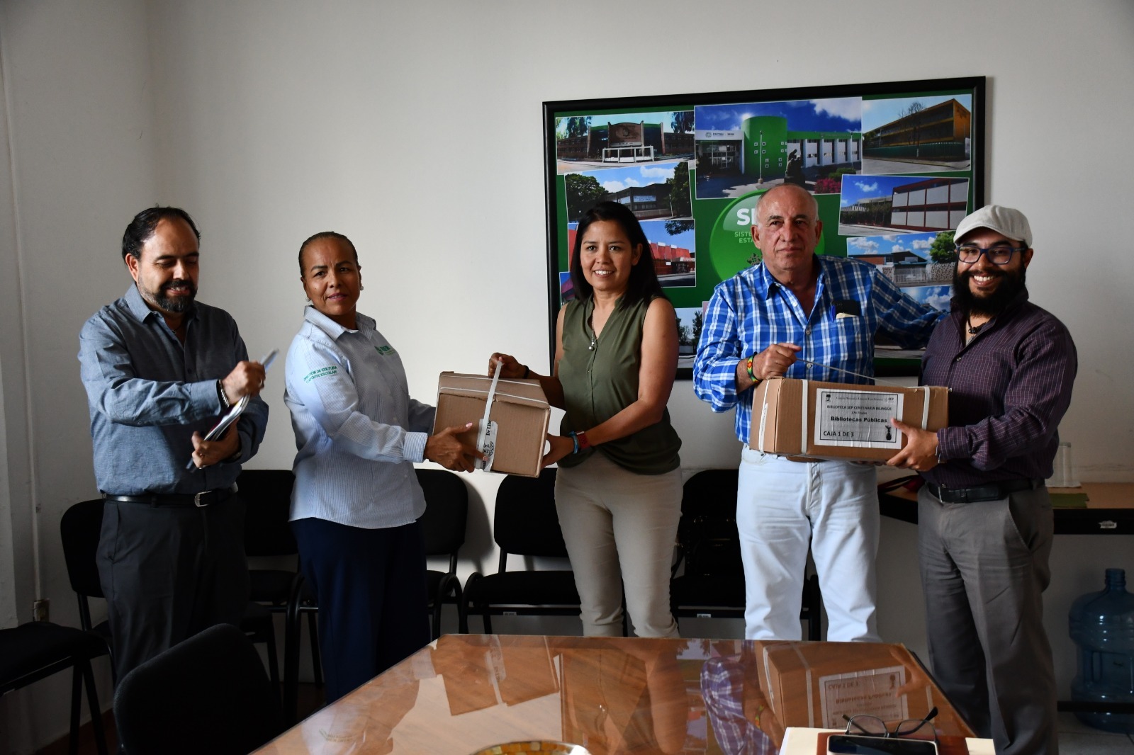 GOBIERNO ESTATAL ENTREGA 550 LIBROS EN DONACIÓN A BIBLIOTECA PÚBLICA GOBIERNO ESTATAL ENTREGA 550 LIBROS EN DONACIÓN A BIBLIOTECA PÚBLICA